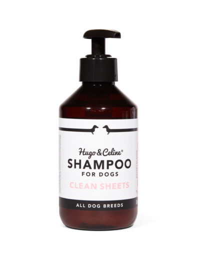 Clean Sheets Shampoo ett svenskt pälsvårds shampo för hundar på flaska med pump. Tillverkat av Hugo & Celine.