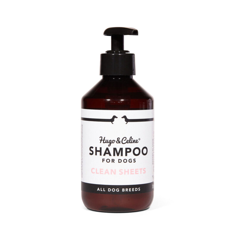 Clean Sheets Shampoo ett svenskt pälsvårds shampo för hundar på flaska med pump. Tillverkat av Hugo & Celine.